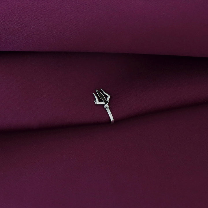 Tanaira Silver Nose Pin