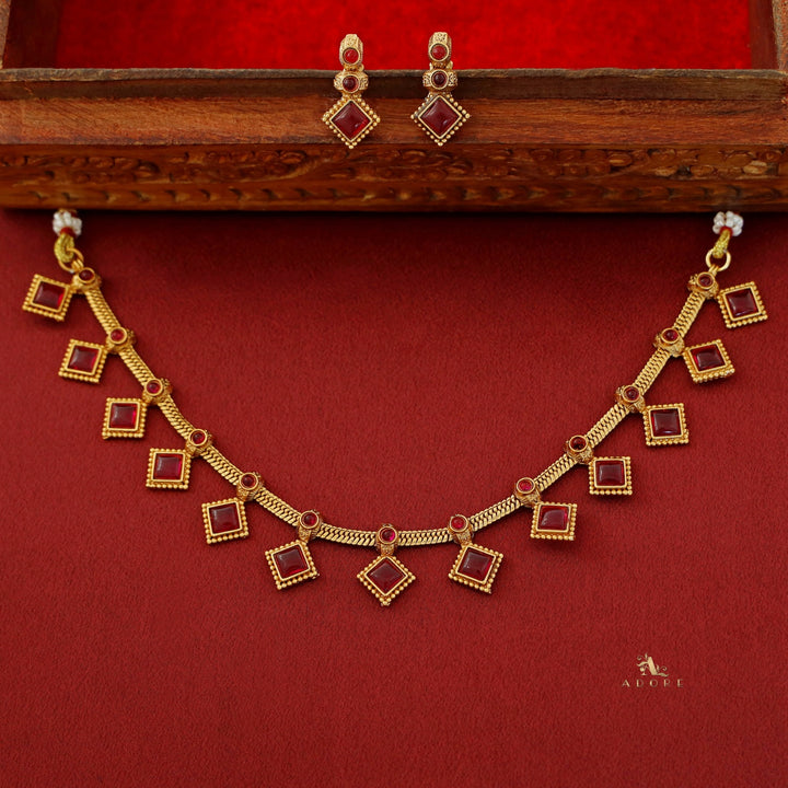 Sravani Kemp Stone Short Neckpiece With Earring