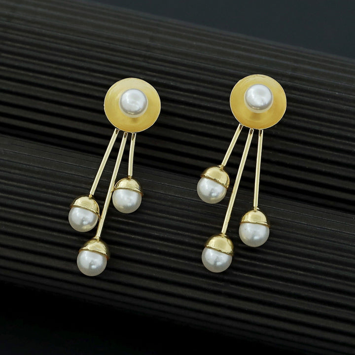 Lavika Golden Round Stick Pearl Earring