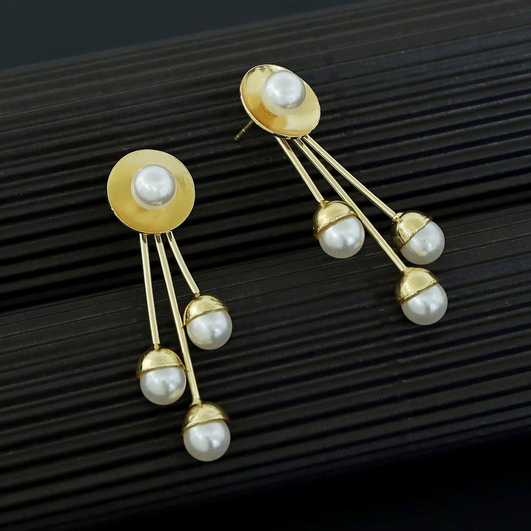 Lavika Golden Round Stick Pearl Earring