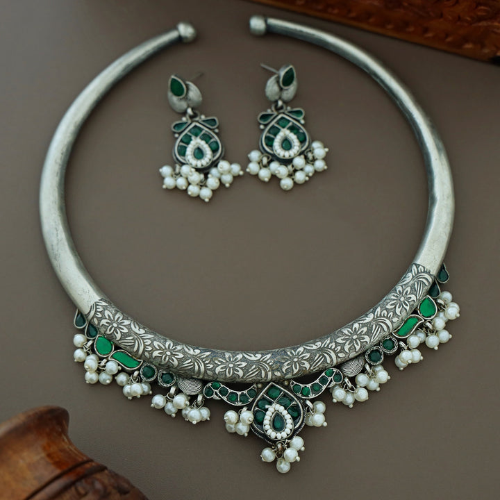Irana Glossy Pearl Neck Cuff With Earring