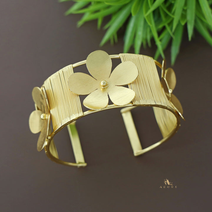 Golden Lines And 3 Dot Flowers Bangle