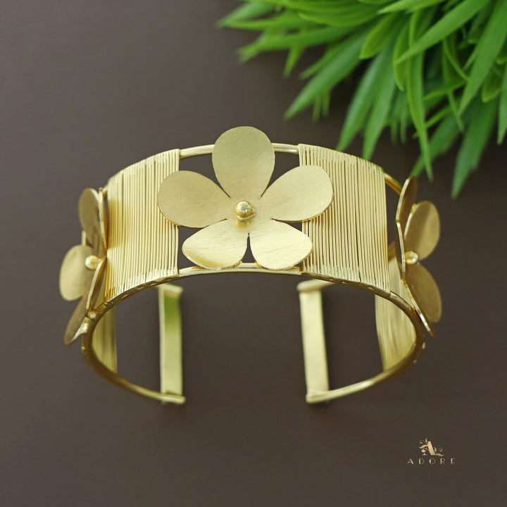 Golden Lines And 3 Dot Flowers Bangle