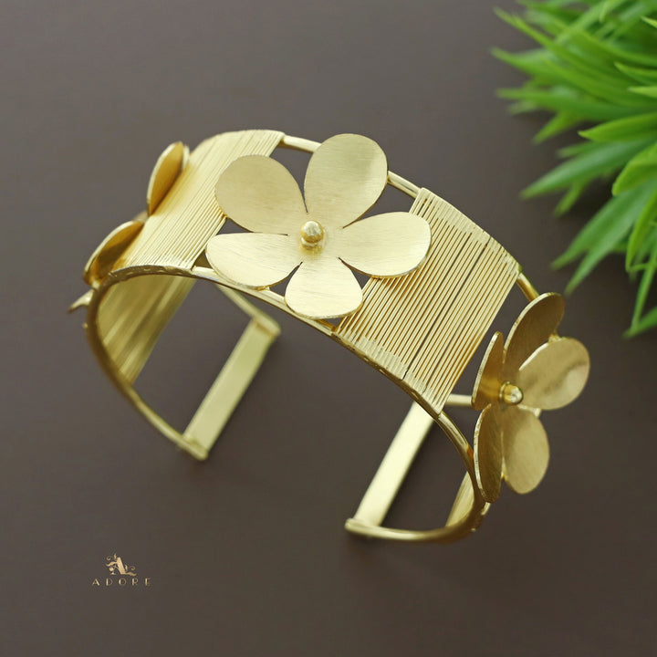 Golden Lines And 3 Dot Flowers Bangle