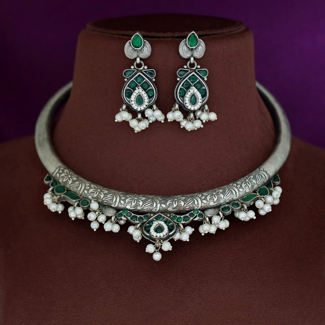 Irana Glossy Pearl Neck Cuff With Earring