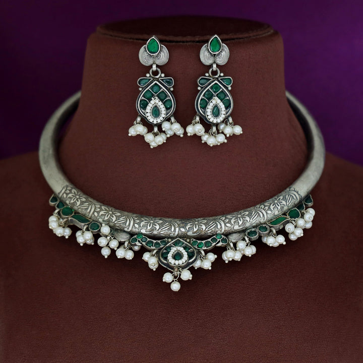Irana Glossy Pearl Neck Cuff With Earring