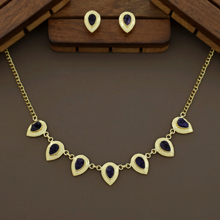 Viaara Golden Druzy Stone Neckpiece With Stud