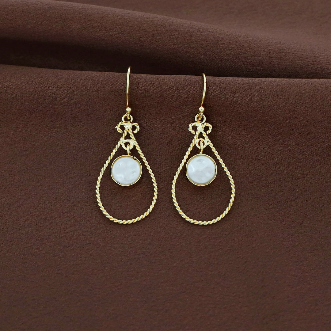 Juvana Golden Twisted Baroque Drop