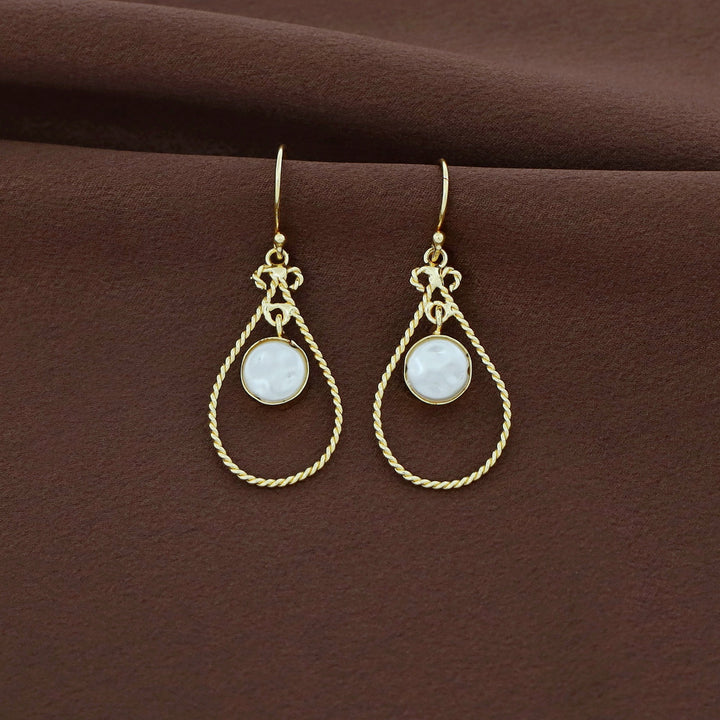 Juvana Golden Twisted Baroque Drop