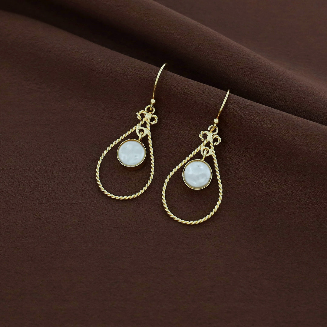 Juvana Golden Twisted Baroque Drop