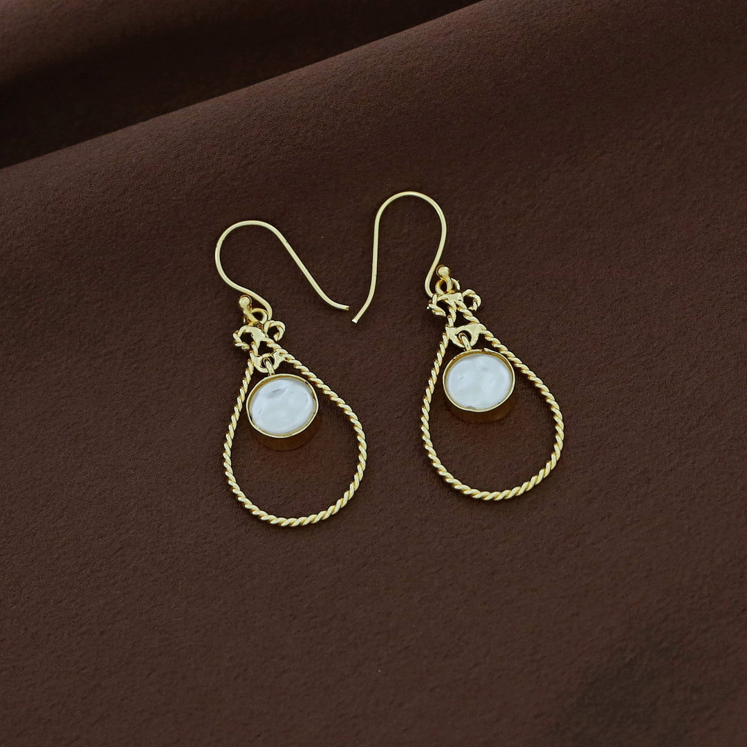 Juvana Golden Twisted Baroque Drop