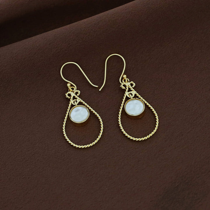 Juvana Golden Twisted Baroque Drop