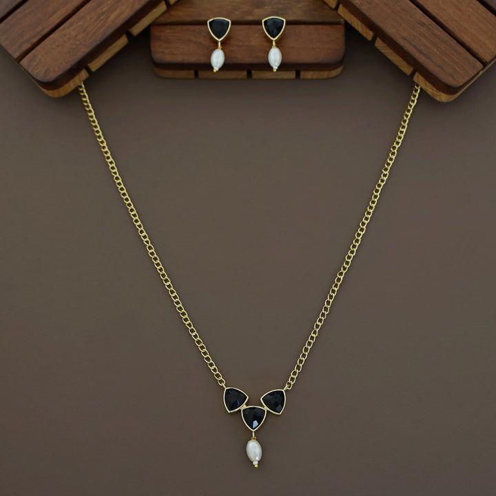 Eesha Golden Glossy Pearl Neckpiece