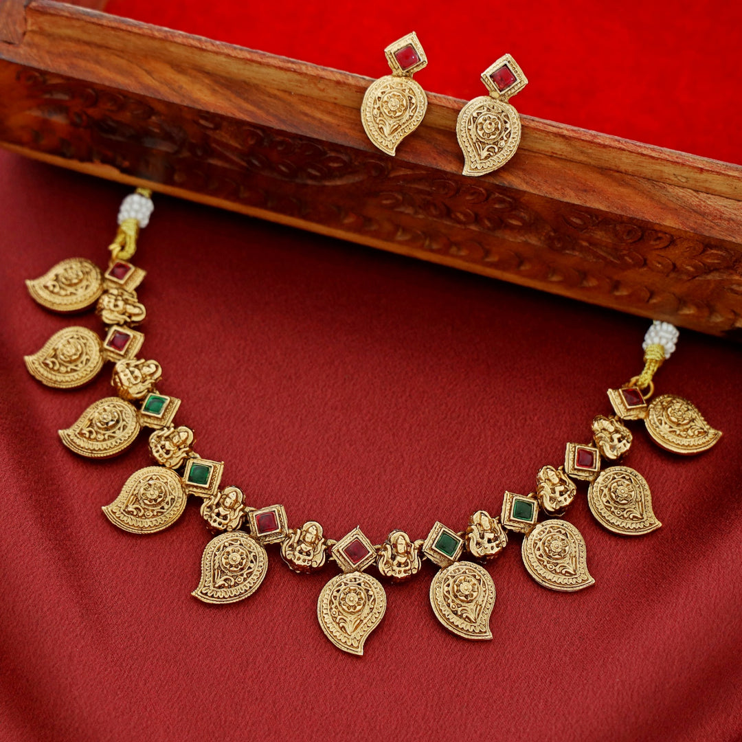 Brishti Devi Short Neckpiece With Earring
