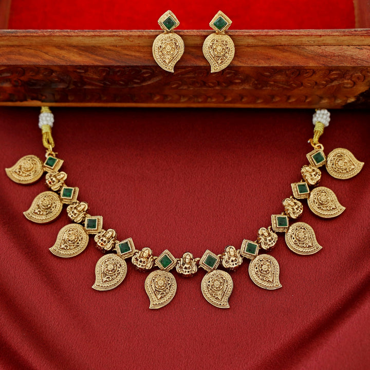 Brishti Devi Short Neckpiece With Earring