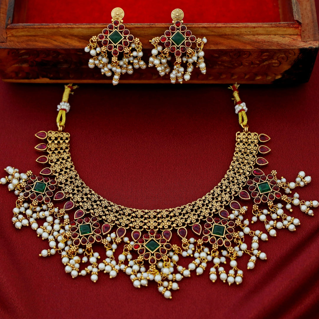 Hridyanshi Kemp Stone Cluster Pearl Short Neckpiece With Earring