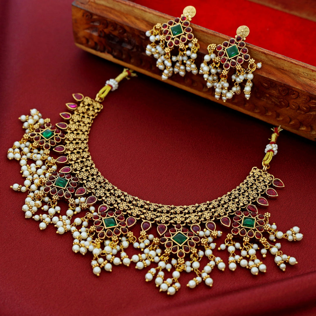 Hridyanshi Kemp Stone Cluster Pearl Short Neckpiece With Earring