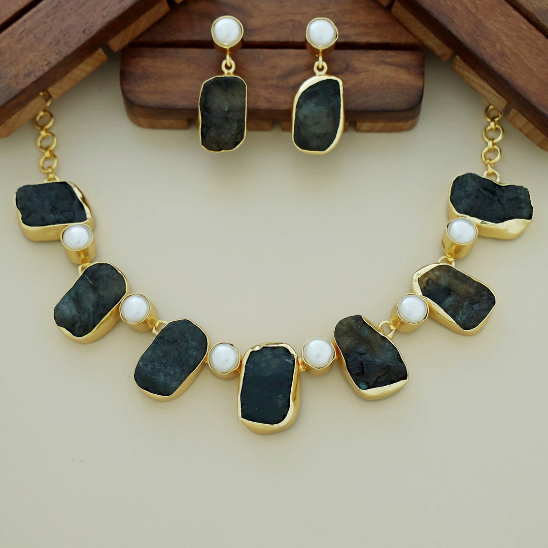 Pegasus Rugged Stone Neckpiece With Earring