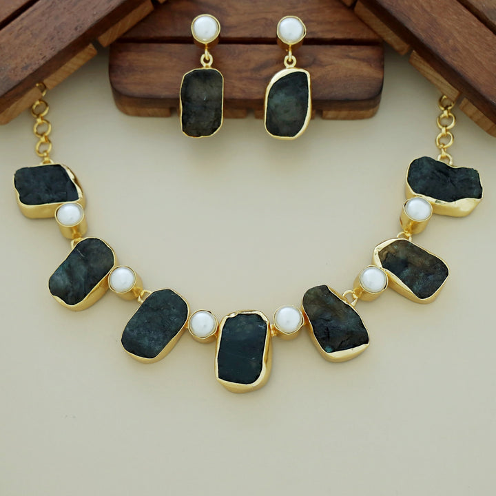 Pegasus Rugged Stone Neckpiece With Earring