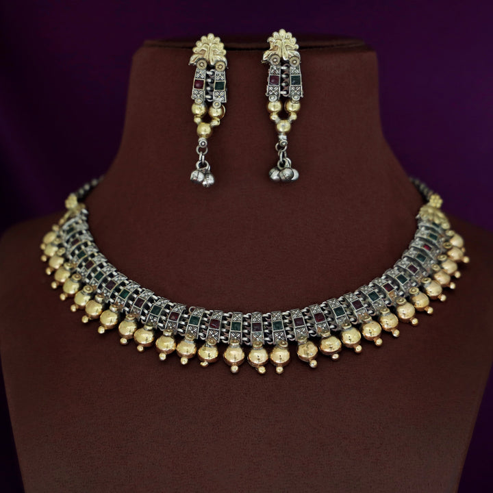 Rasiya Dual Tone Short Neckpiece With Earring