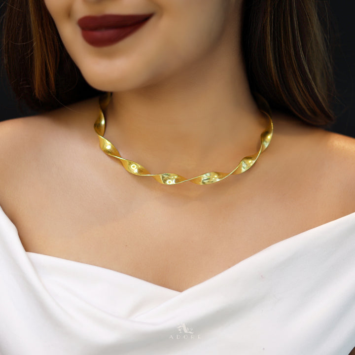 Neora Golden Plated Curly Neck Cuff
