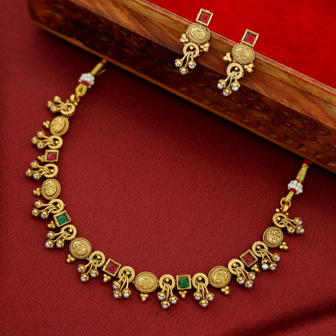Varsha Kemp Stone Flower Bud Pearl Short Neckpiece With Earring