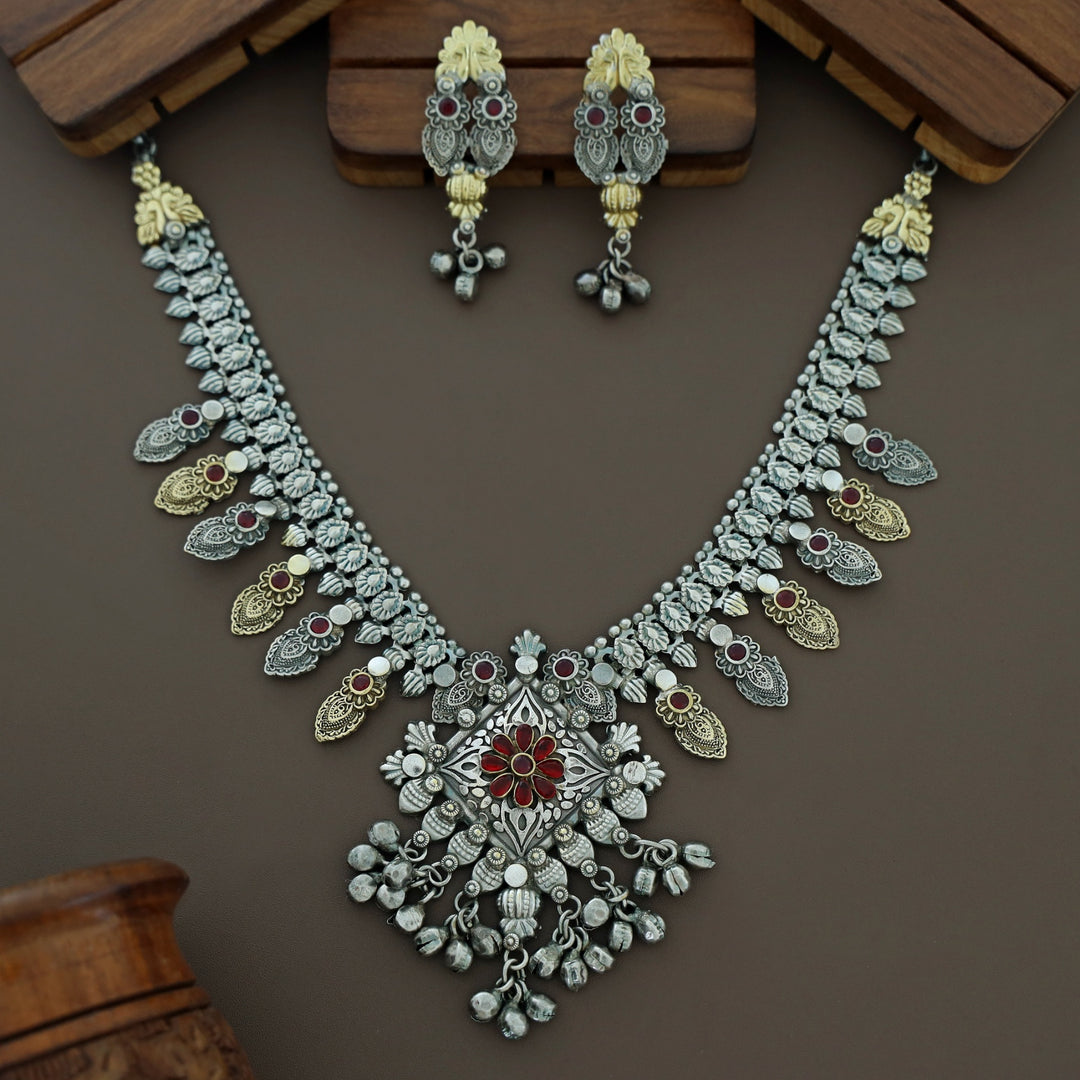 Bhavishya Silver Ghungroo Neckpiece With Earring
