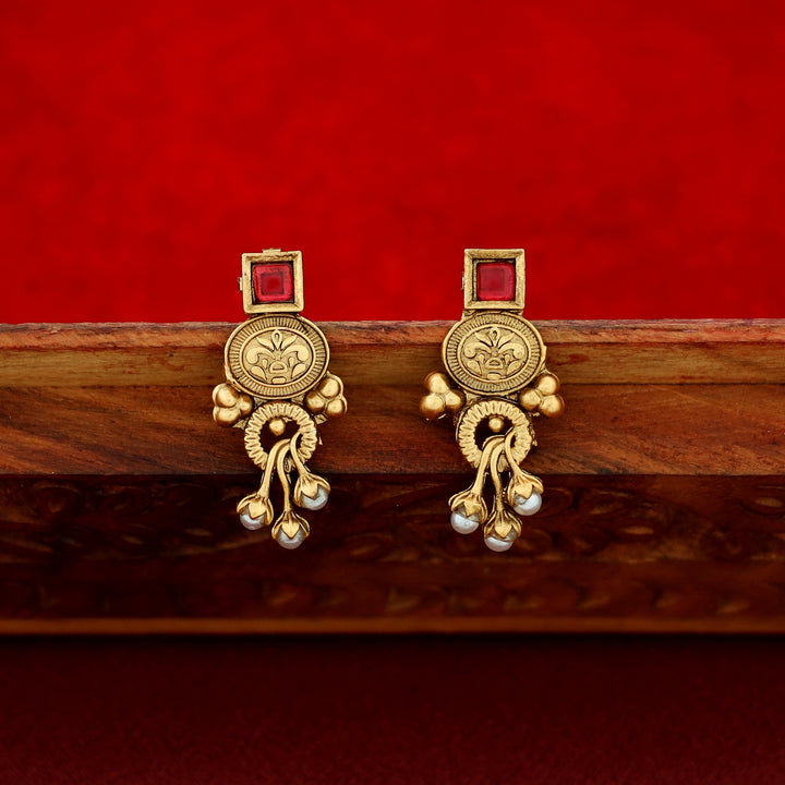 Varsha Kemp Stone Flower Bud Pearl Short Neckpiece With Earring