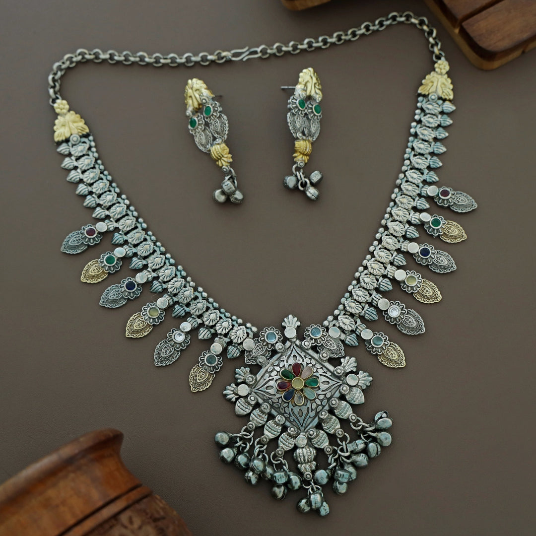 Bhavishya Silver Ghungroo Neckpiece With Earring