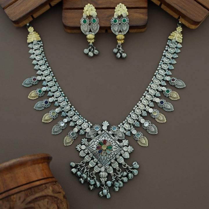 Bhavishya Silver Ghungroo Neckpiece With Earring