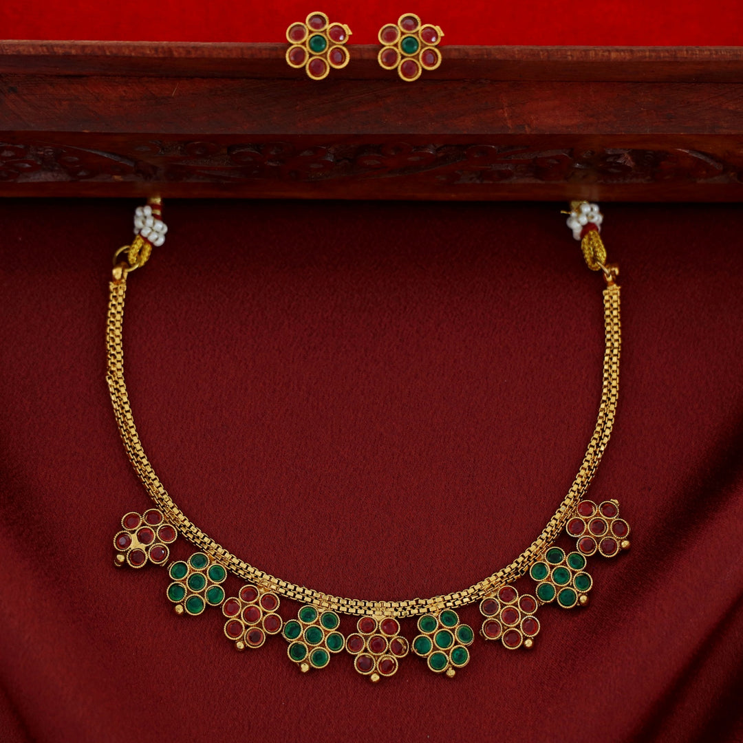 Sarisha 9 Flower Short Neckpiece With Stud