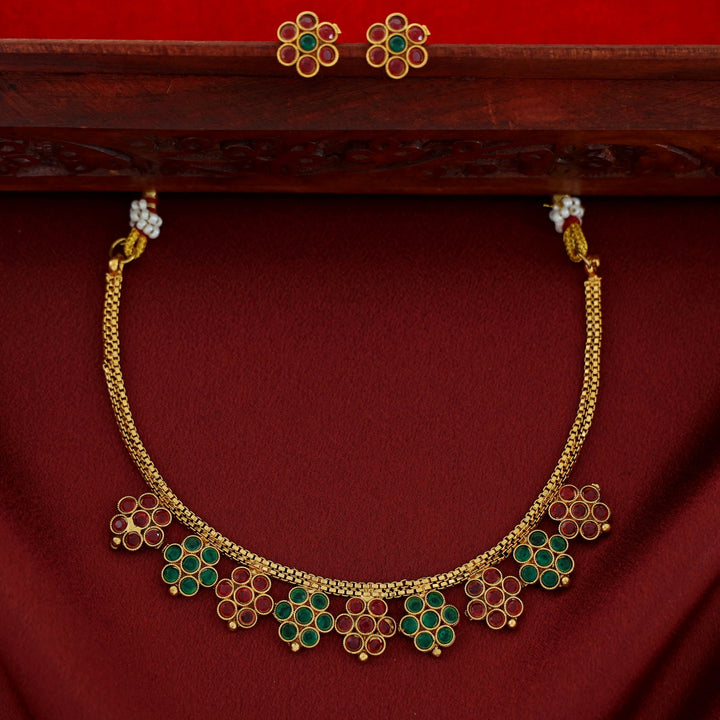 Sarisha 9 Flower Short Neckpiece With Stud