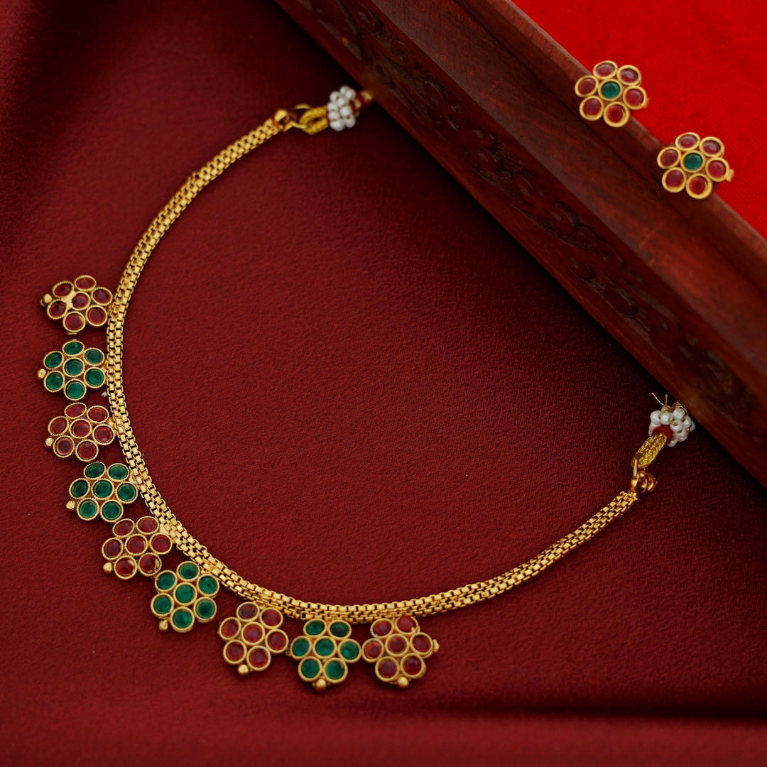 Sarisha 9 Flower Short Neckpiece With Stud