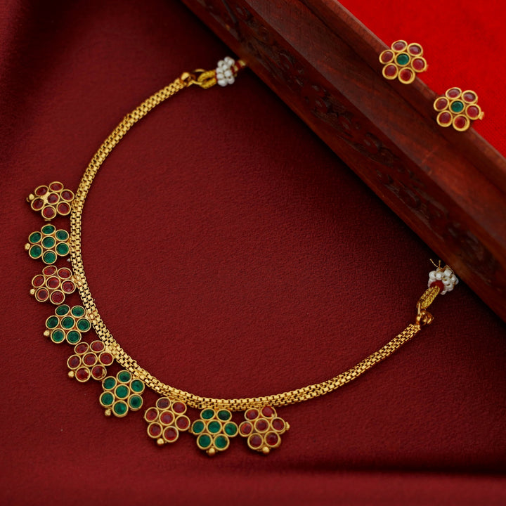 Sarisha 9 Flower Short Neckpiece With Stud