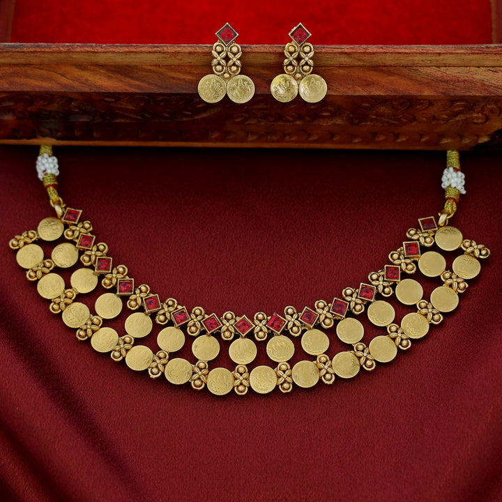 Ridhisha 2 Layer Kashi Short Neckpiece With Earring