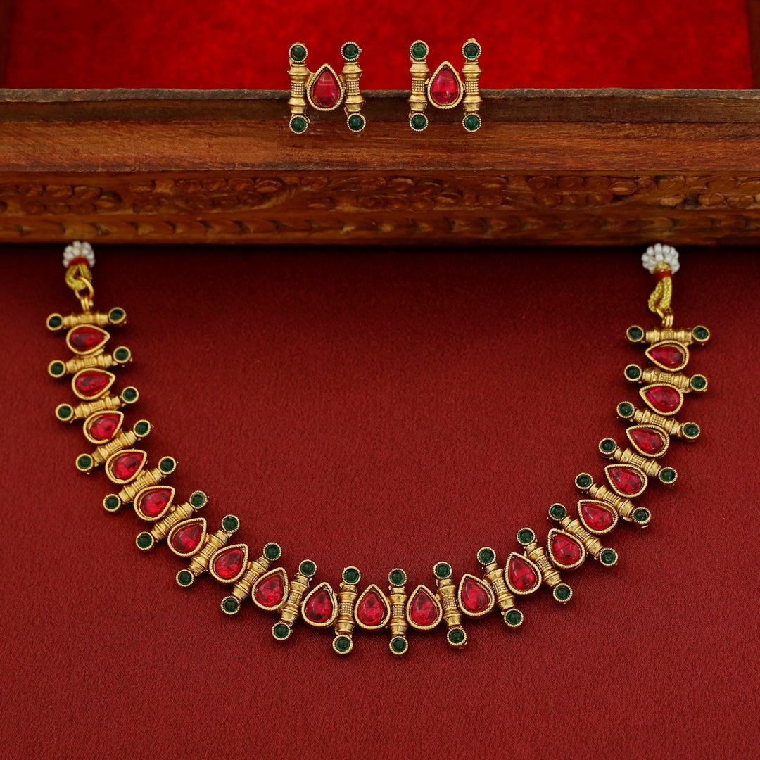 Laha Kemp Short Neckpiece With Earring