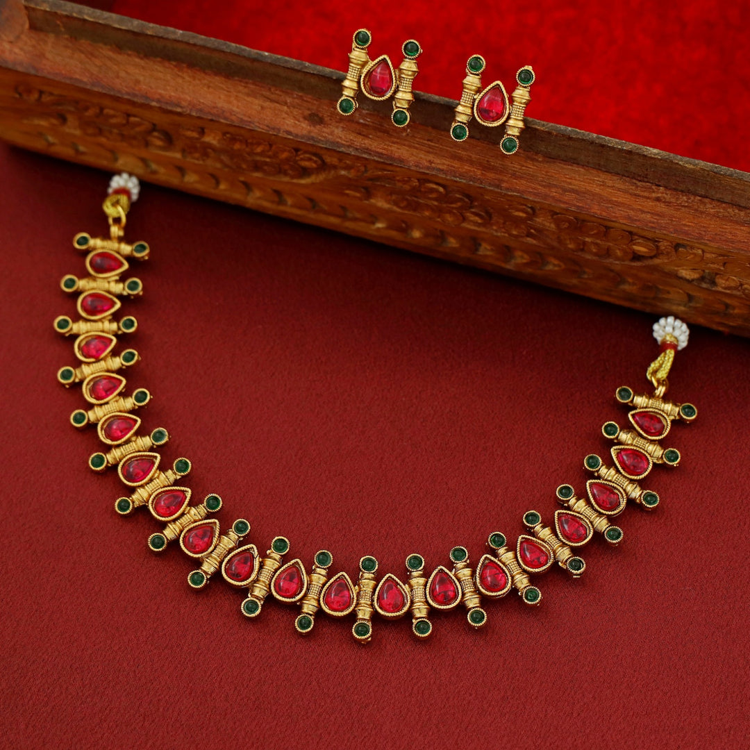Laha Kemp Short Neckpiece With Earring