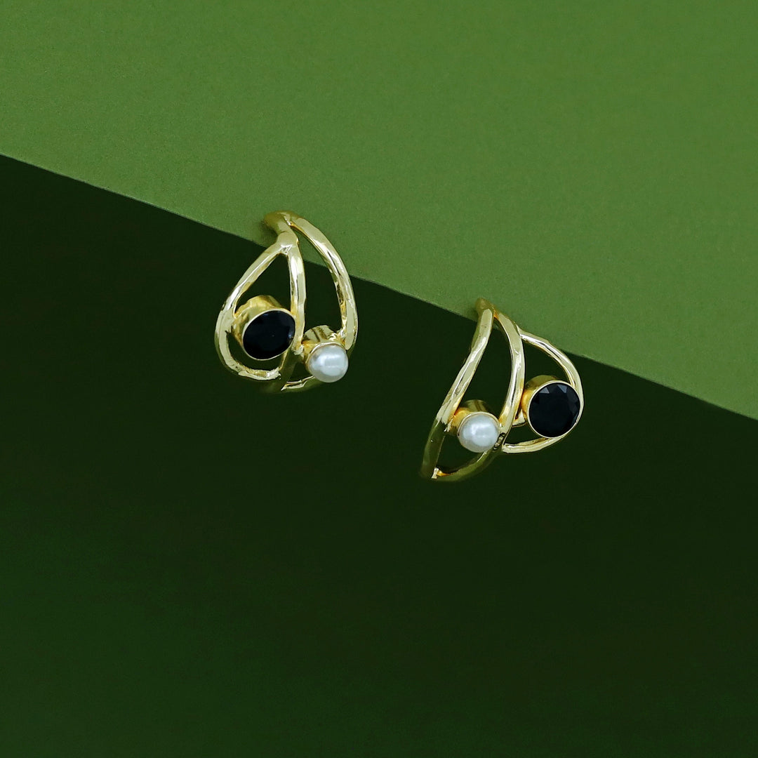 Sanaya Curvy Hammered Pearl Glossy Earring