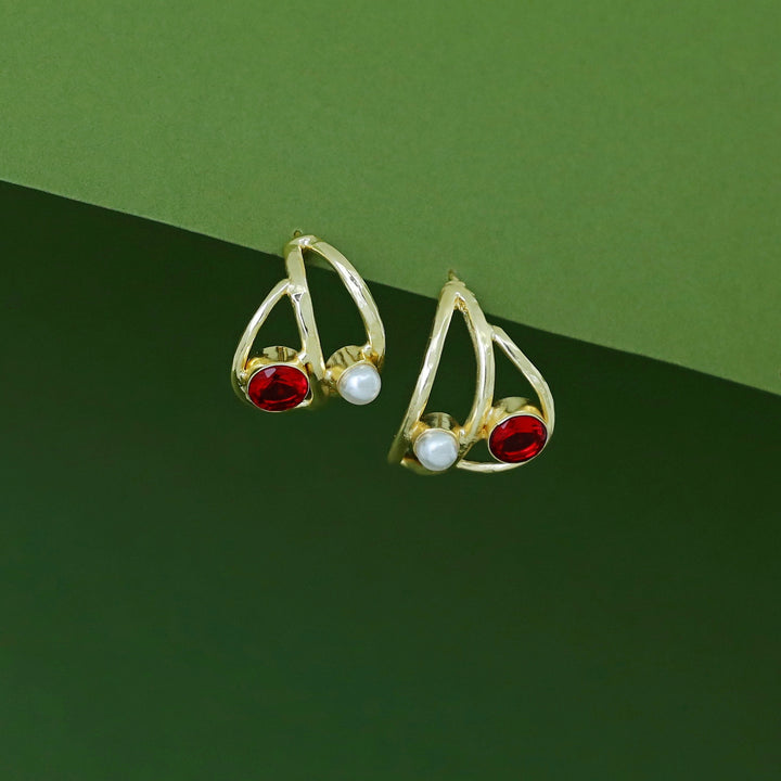 Sanaya Curvy Hammered Pearl Glossy Earring