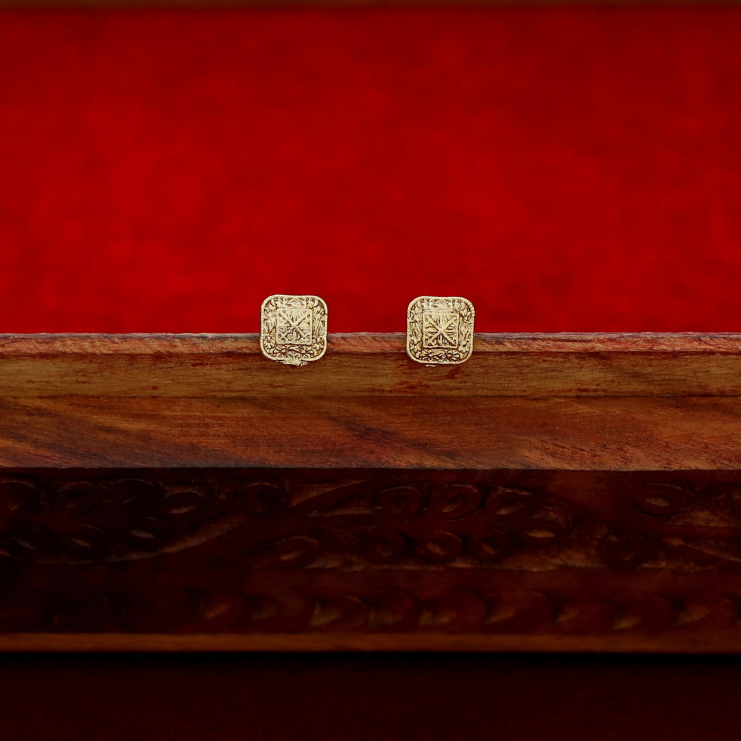 Astra Pearl Bunch Neckpiece With Stud