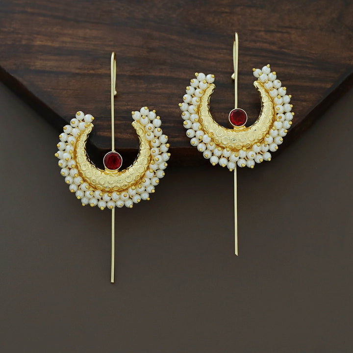 Jinsa Half Moon Cluster Pearl Glossy Ear-Cuff