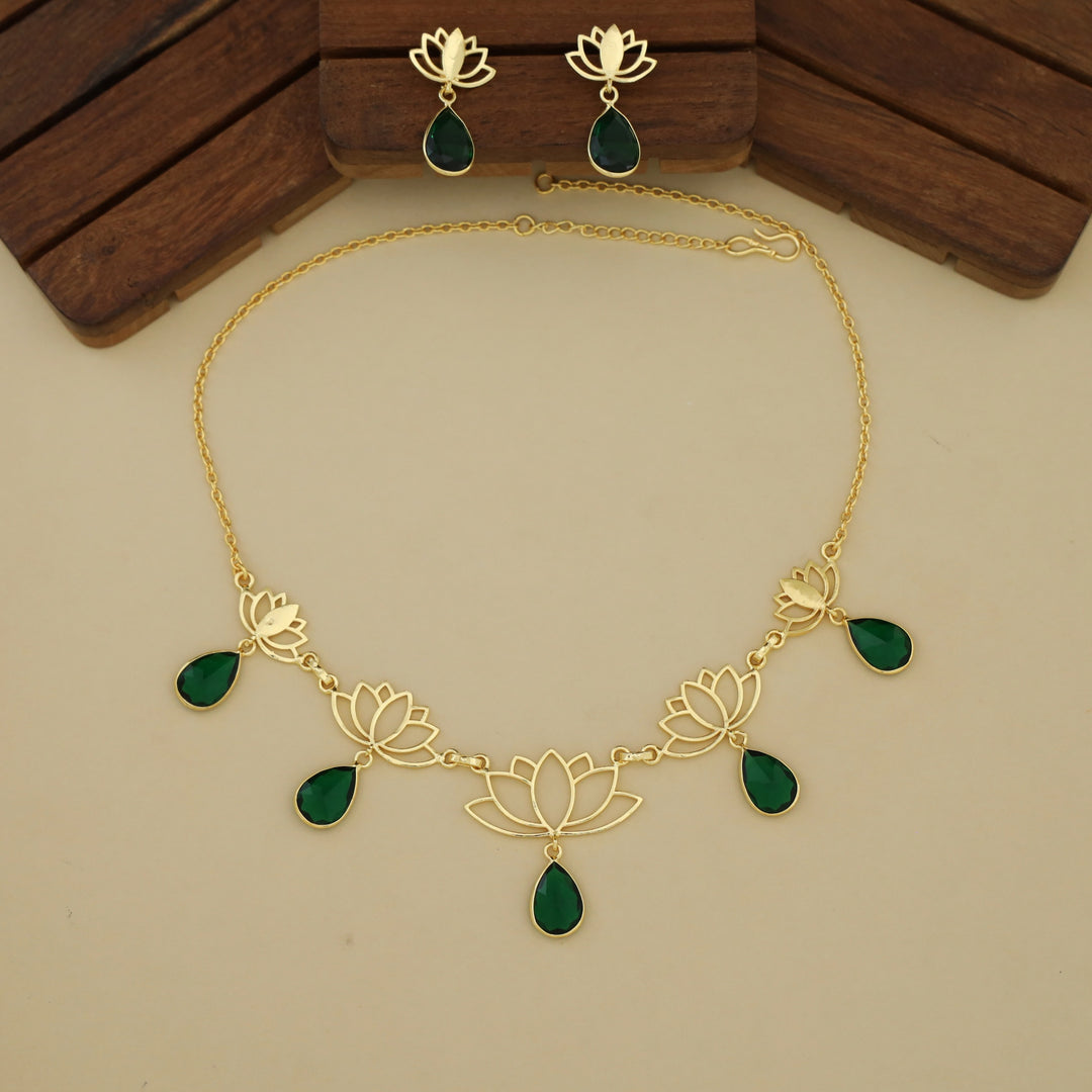 Golden Lotus Drop Glossy Stone Short Neckpiece With Earring