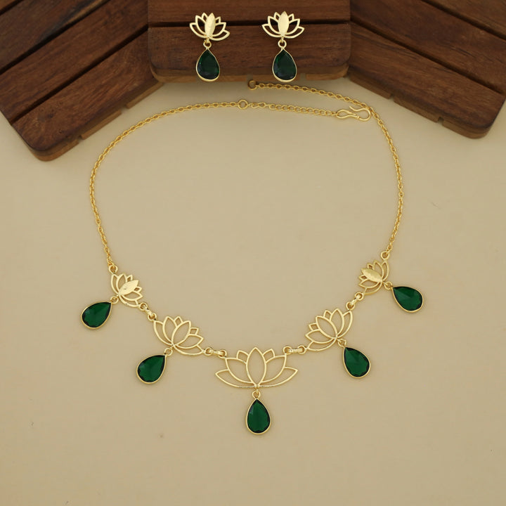 Golden Lotus Drop Glossy Stone Short Neckpiece With Earring