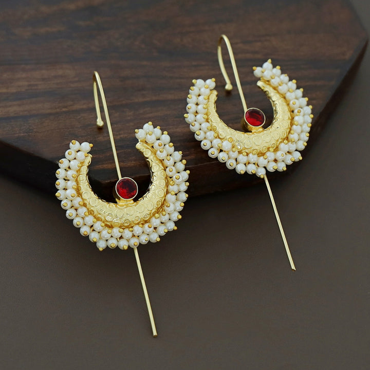 Jinsa Half Moon Cluster Pearl Glossy Ear-Cuff