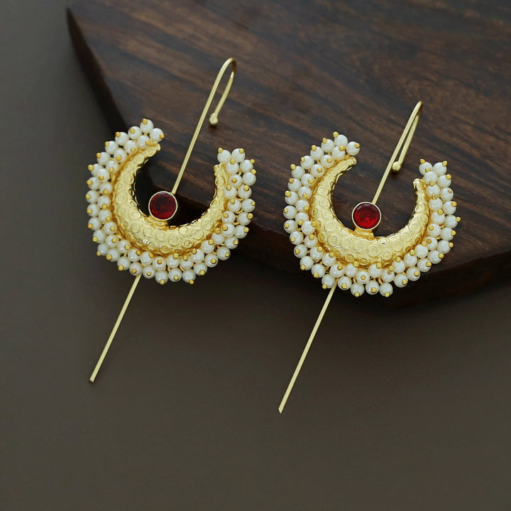Jinsa Half Moon Cluster Pearl Glossy Ear-Cuff