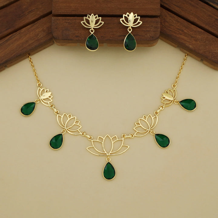 Golden Lotus Drop Glossy Stone Short Neckpiece With Earring