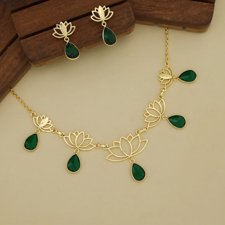 Golden Lotus Drop Glossy Stone Short Neckpiece With Earring
