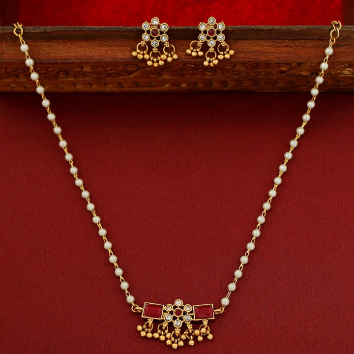 Priksha Floral Kemp Pearl Short Neckpiece With Earring