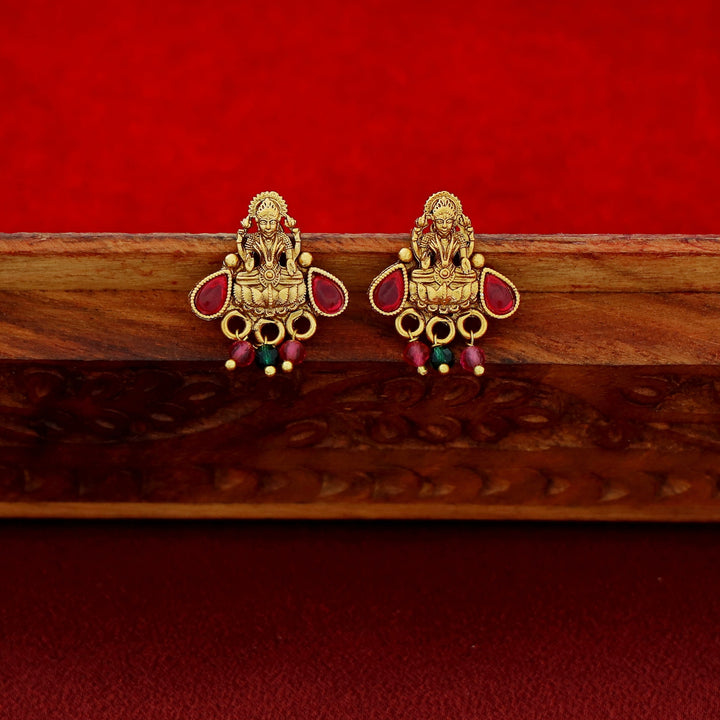 Dhwani Devi Beaded Short Neckpiece With Stud