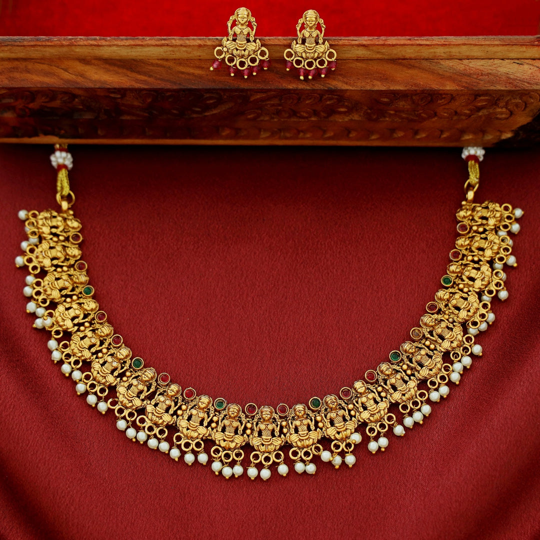 Prisha Devi Pearl Short Neckpiece With Earring